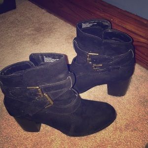 American Eagle booties